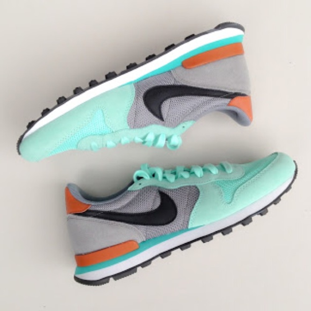 Rare Aqua Nike Internationalists in 8.5